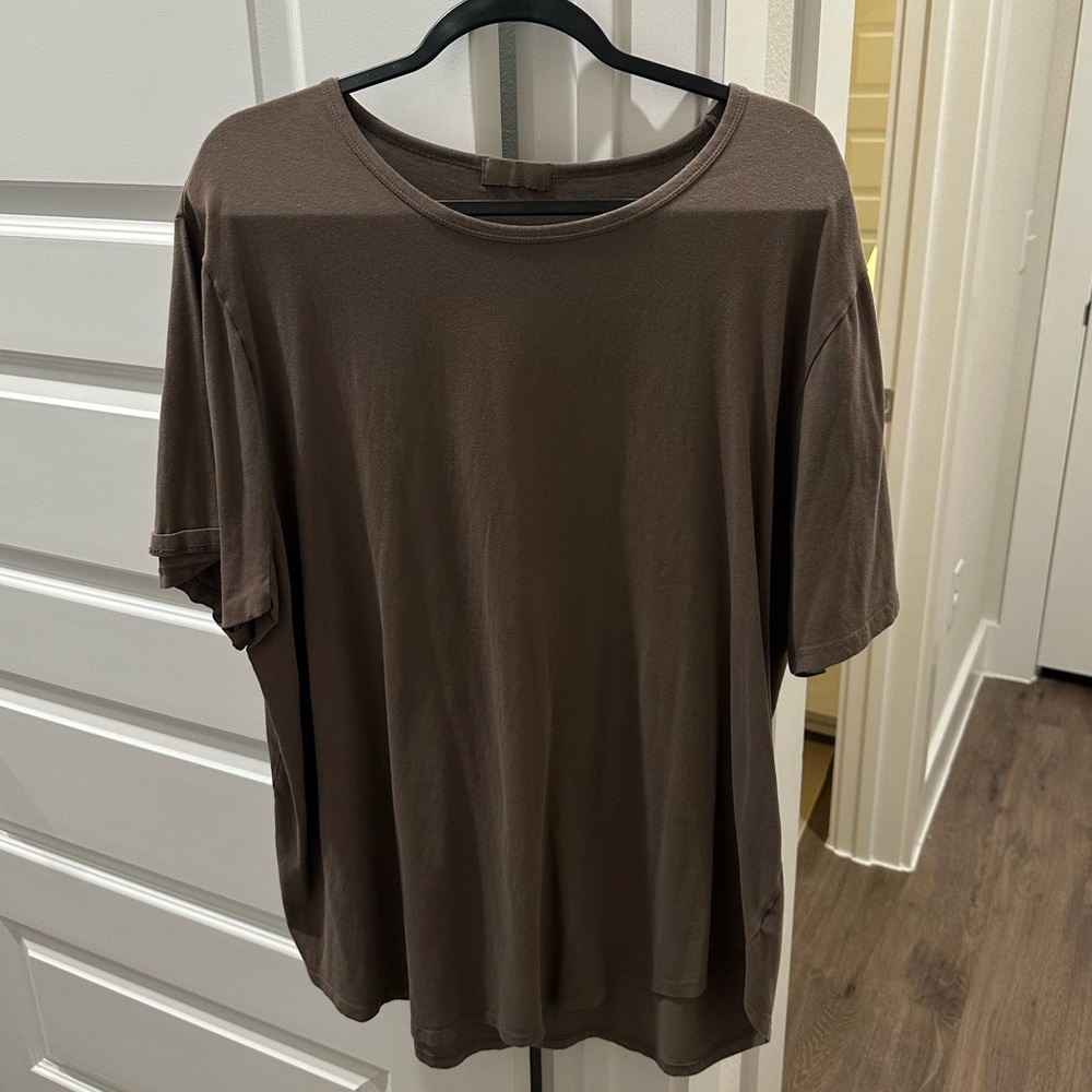 nuuds men's mocha curved tee